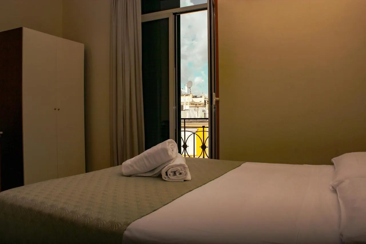 Hotel Garden Napoli 3*, Nápoly Olaszország