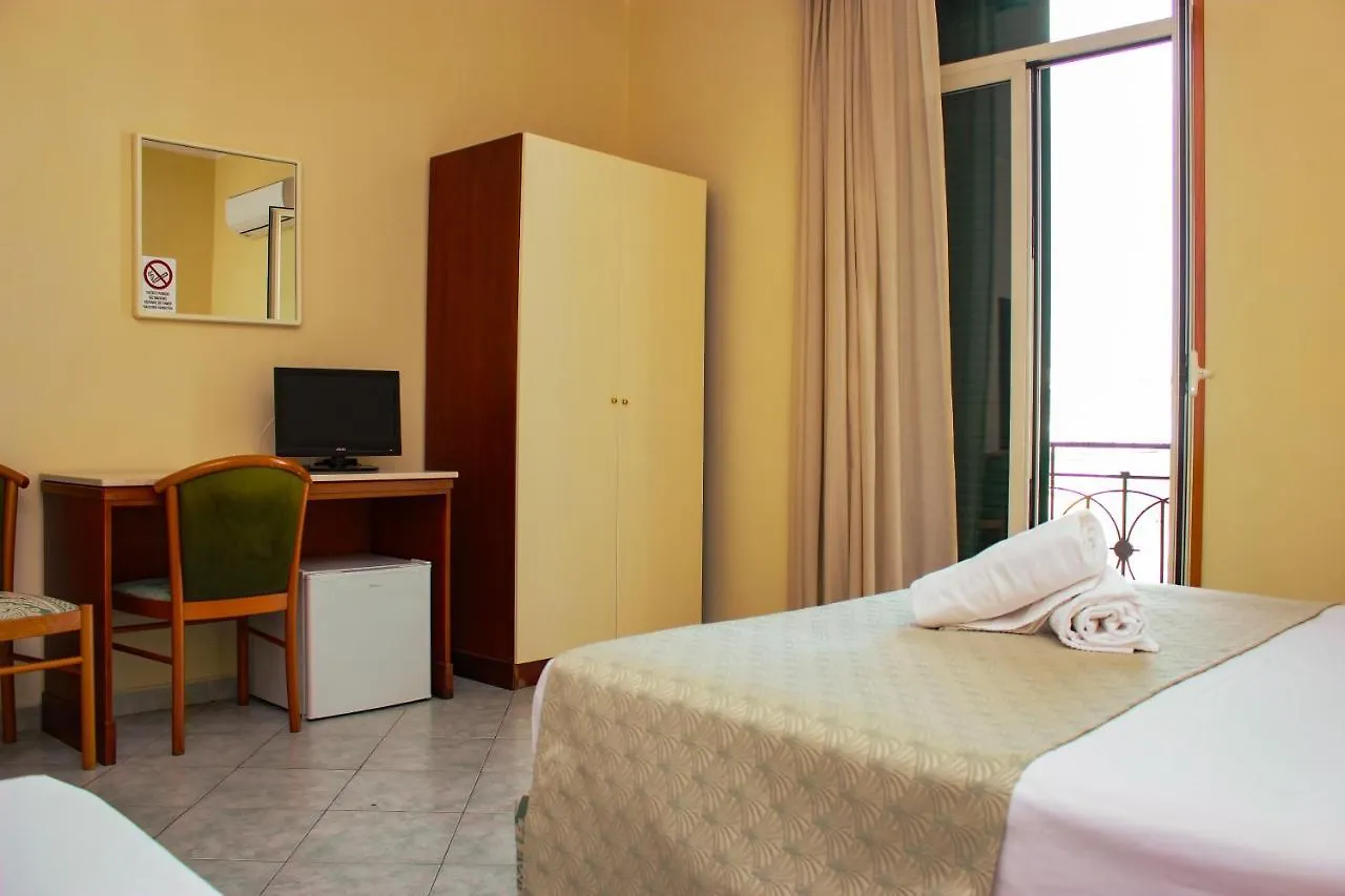 Hotel Garden Napoli 3*, Nápoly