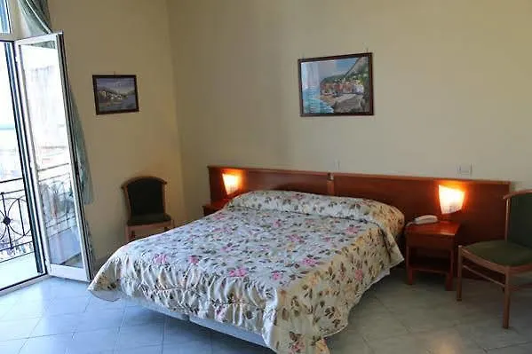 Hotel Garden Napoli 3*, Nápoly Olaszország