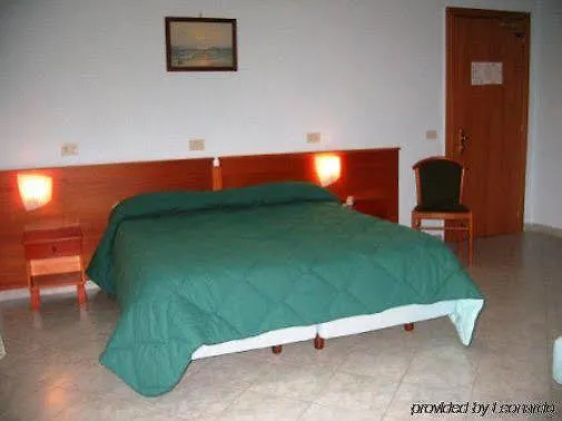 Hotel Garden Napoli 3*, Naples